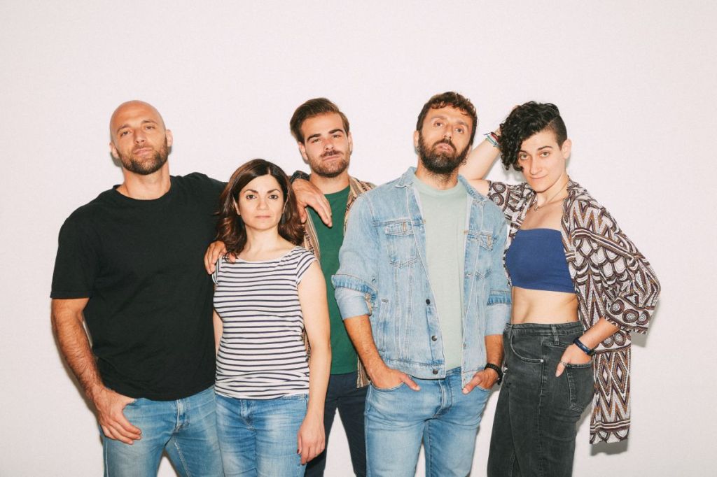 OCCHI CHIUSI IN MARE APERTO&nbsp;LIVE