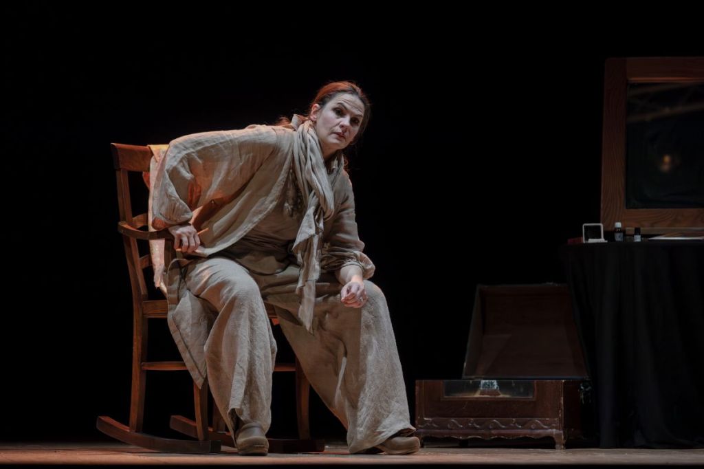 Soltanto quel che Arde di e con Astra Lanz al Teatro di Villa&nbsp;Lazzaroni