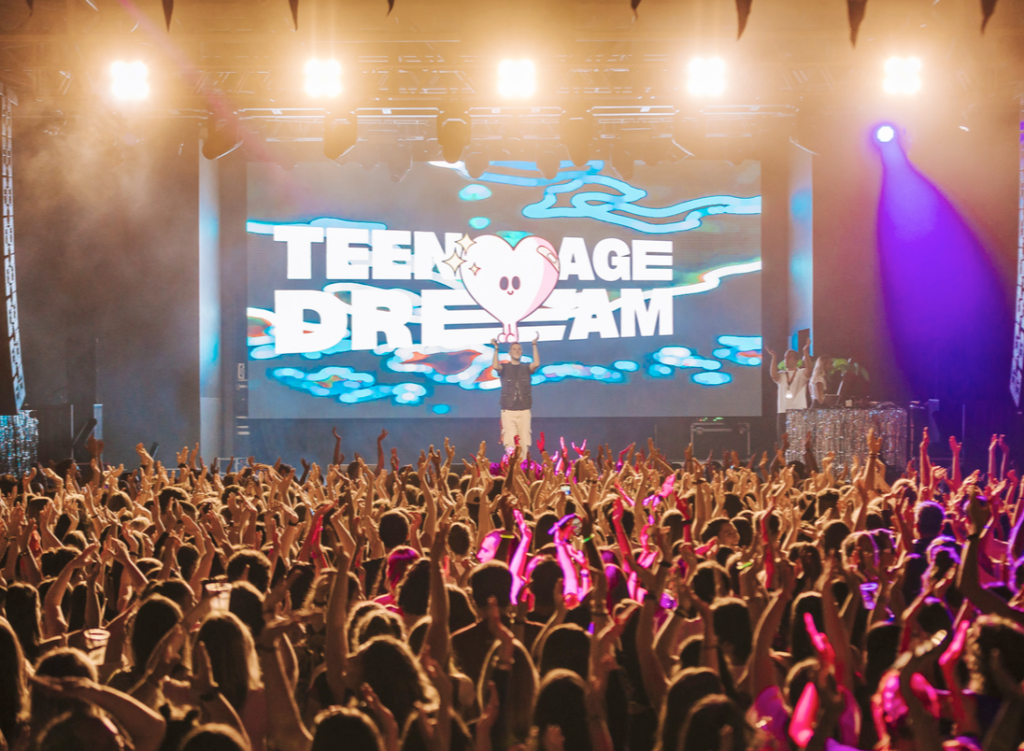 A Rock in Roma Teenage Dream – Fabulos Summer&nbsp;25